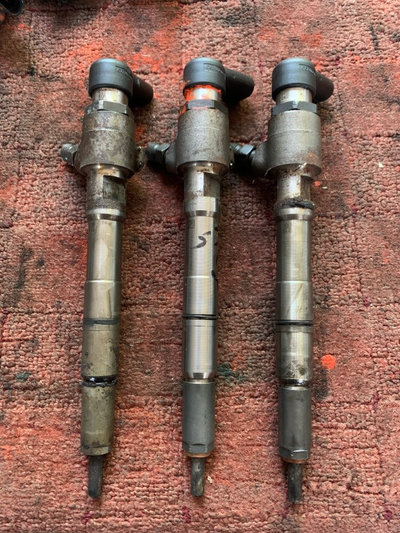 Injector VW Passat B7 Combi 1.6 TDI 105 cai motor 