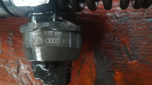 Injector VW T5 motor 1.9 TDI cod 0381300
