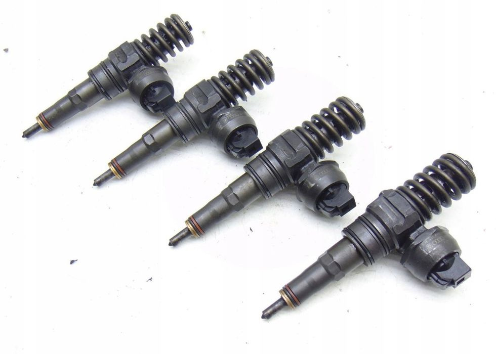 Injector VW Touran 2.0 TDI cod injector 038130073BQ