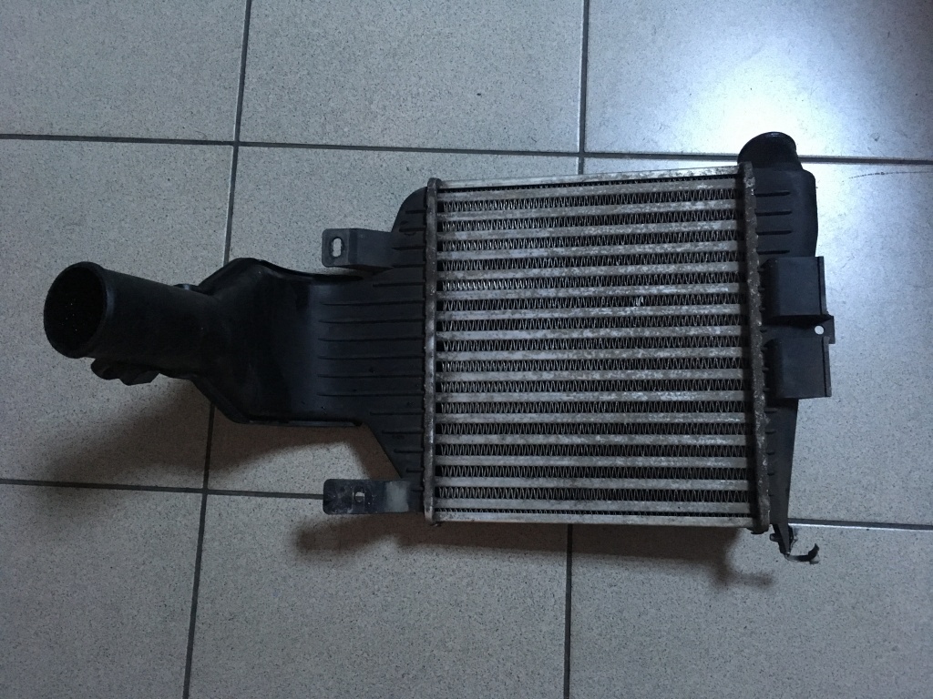 Intercooler Opel Astra H Zafira B 13161078