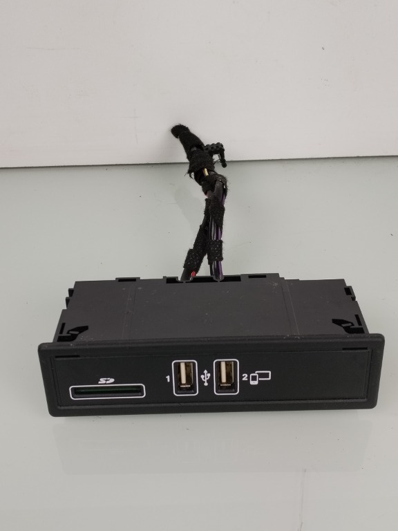Interfata multimedia SD USB Mercedes C Class W205 A2538206100