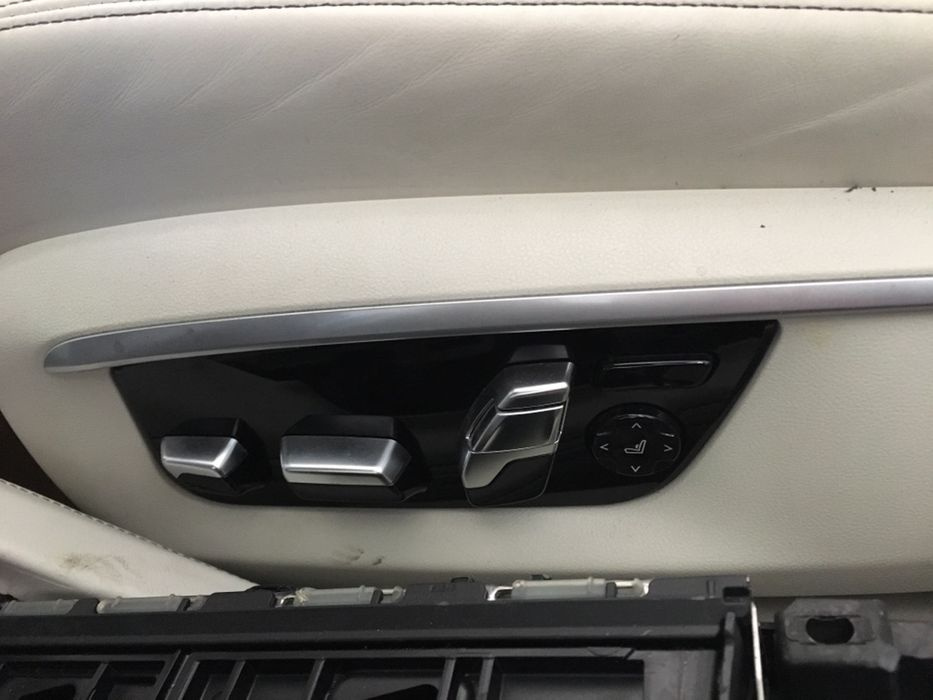 Interior bmw G11 seria 7. Scaune banchet