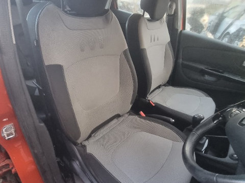 Interior Complet Material Captur 2015