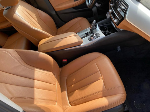 Interior de piele mustar cu incalzire BMW Seria 5 G31 2017