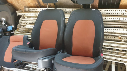 Interior Hyundai I10 portocaliu