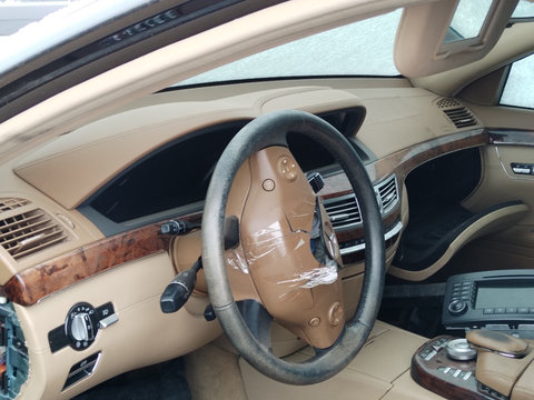 Interior Mercedes-Benz S-Class W221 2006 3.0 CDI om642