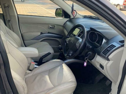 Interior mitsubishi Outlander an 2007