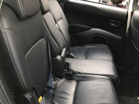 Interior Peugeot 4007, C Crosser, Mitsubishi Outlander