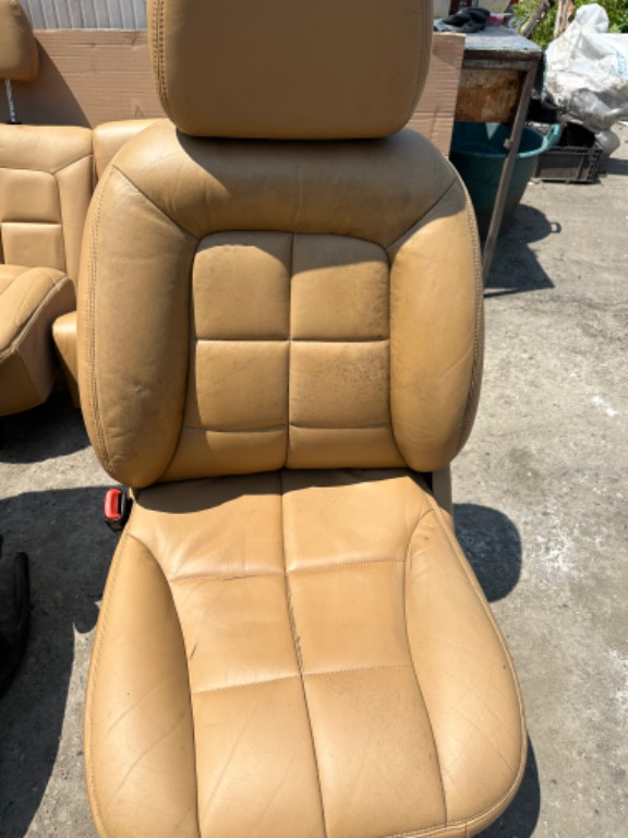 Interior piele cu scaune fata electrice 