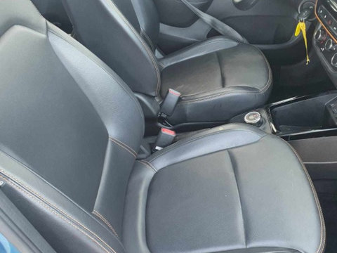 Interior piele : scaune fata si bancheta spate Dacia Spring 2021
