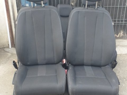 Interior Renault Megane 3 ( scaune , banchete , cotiera )
