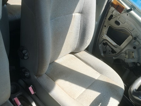Interior scaune fata si banchete spate Dacia Logan