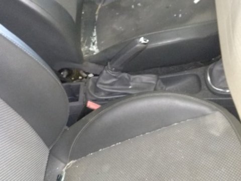 Interior scaune piele semipiele Opel Corsa D cu incalzire. Scaunul sofer are ceva uzura - am pozat