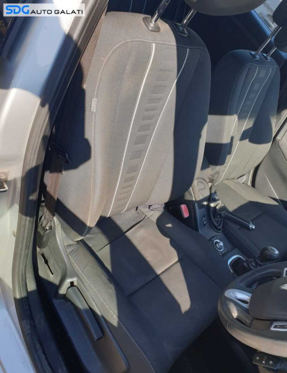 Interior Textil Scaun Fata Dreapta Bancheta Sezut cu Spatar Textil Fara Incalzire Renault Megane 3 Grandtour 2008 - 2015 [C1641] [C1643]