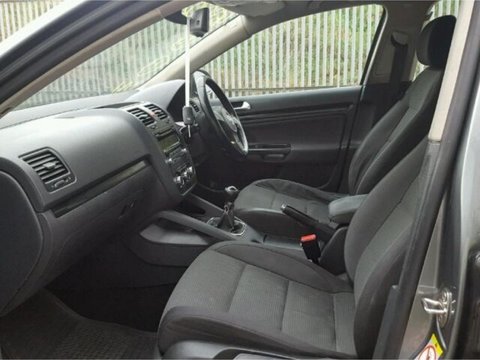 Interior Volkswagen Jetta 2010 1.6 Diesel Cod Motor: CAYC 105 CP Material: Textil Caroserie Limuzina in pache