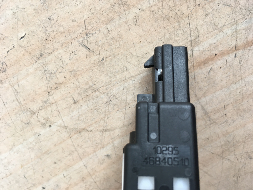 Intrerupator frana cod: 46840510