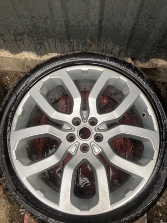 Janta aliaj pe 22" range rover sport model 2016 cod ck52-1007-ha 9,5j et 49 cu anvelopa 275/40/22 continental
