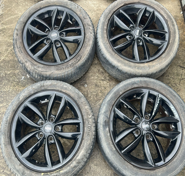 Jante aliaj cu anvelope 17 - set Dimensiune: 205/55R17 7Jx17 IS50 / 9803723 Mini Countryman R60 [2010 - 2017]