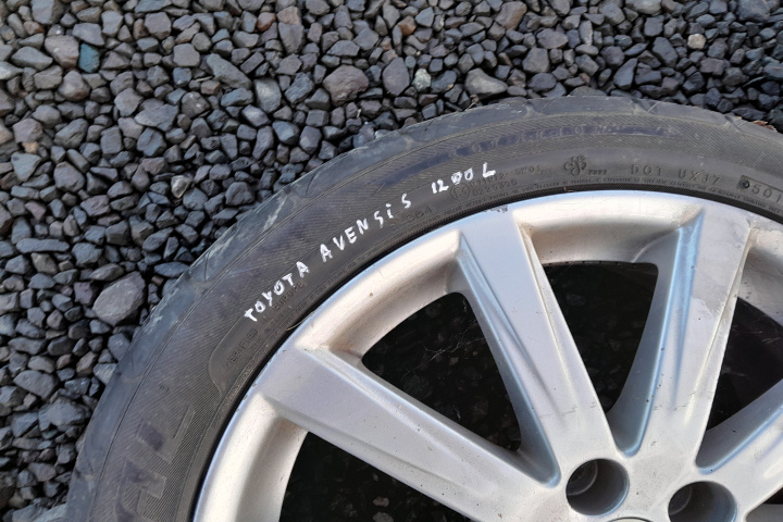 Jante aliaj cu anvelope 18 - set 225/45ZR18 Toyota Avensis 2 T25 [facelift] [2006 - 2009] wagon 2.2 D MT (177 hp)