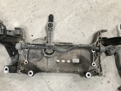 Jug / Cadru/ Punte fata motor Audi Q3 8U 2012 2013