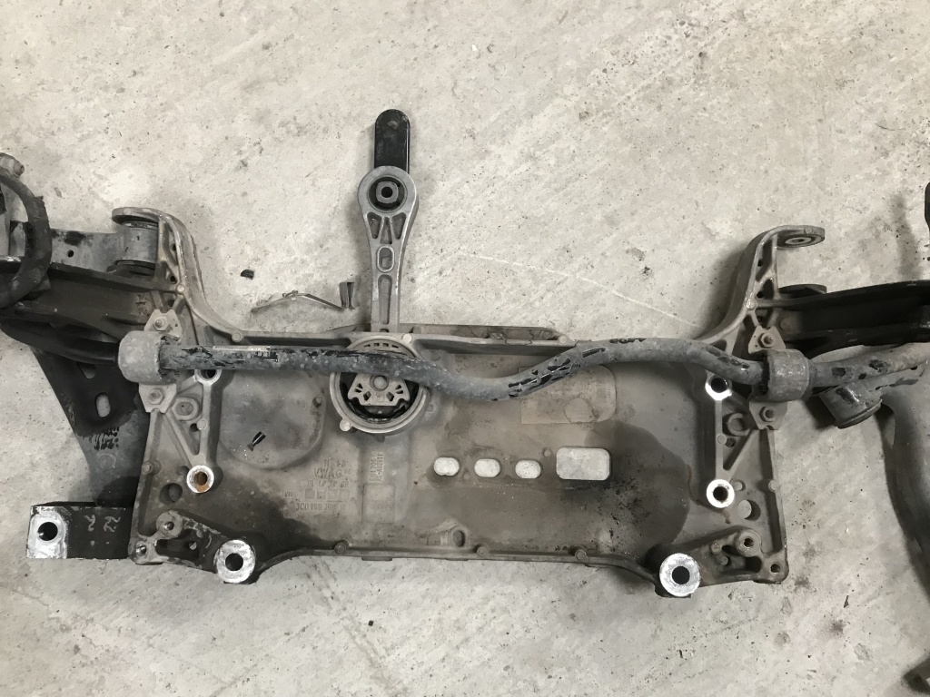 Jug / Cadru/ Punte fata motor Vw Tiguan 2011 2012 