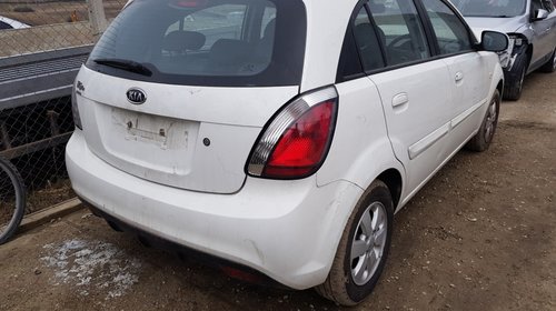 Kia Rio 1.4 Benzina 5+1 Hatchback 2010 c