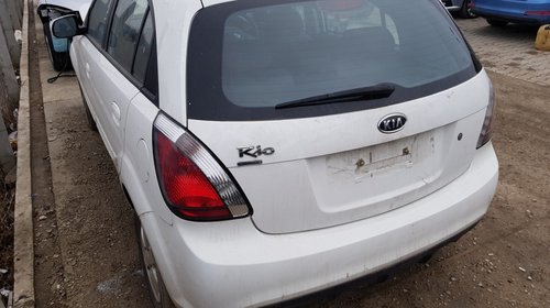 Kia Rio 1.4 Benzina 5+1 Hatchback 2010 c