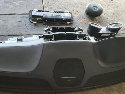 Kit airbag cu plansa de bord PLANSA DE BORD DIN PIELE- NU CONTINE CORTINELE Mercedes-Benz ML W166 [2011 - 2015] Crossover 5-usi ML 350 BlueEfficiency 7G-Tronic Plus 4Matic (306 hp) ML W166