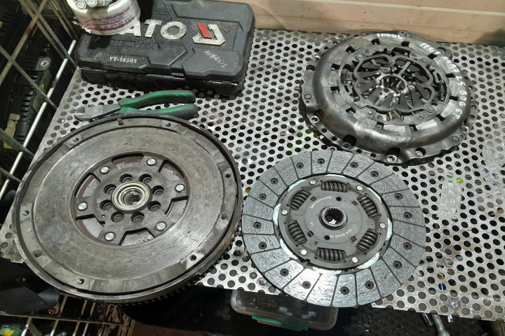 Kit ambreiaj 2.5 BDG 6T 324024010 Audi A4 B7 [2004 - 2008] Sedan 4-usi 2.5 TDI MT (163 hp)