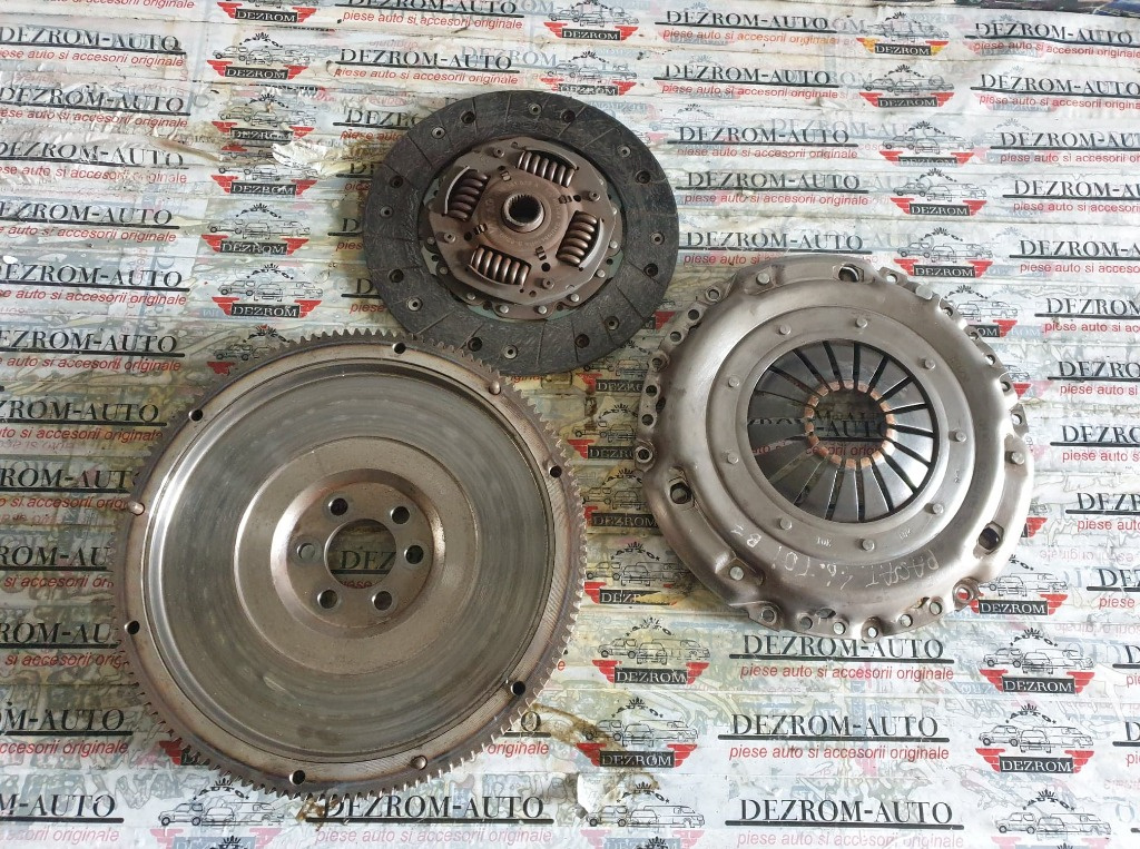 Kit ambreiaj complet VW Passat B7 1.6 TDI 105 cai motor CAYC coduri : 03L141025Q / 03L141032A