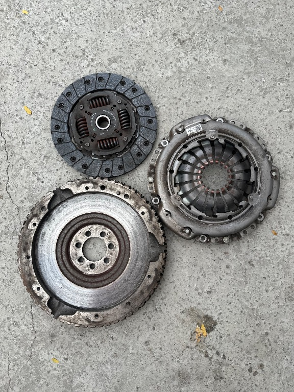 Kit ambreiaj cu masa simpla Renault Thalia 1.5 DCI cod 302050736r an 2013 - 2020
