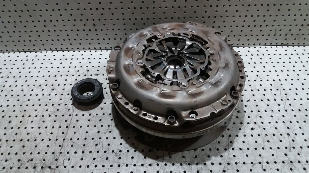 Kit ambreiaj cu volanta Audi Q5 8R 2.0cmc 110kw motorina 2009-2017