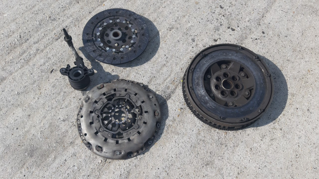 Kit ambreiaj cu volanta masa dubla Renault Megane 2 2.0 16v 