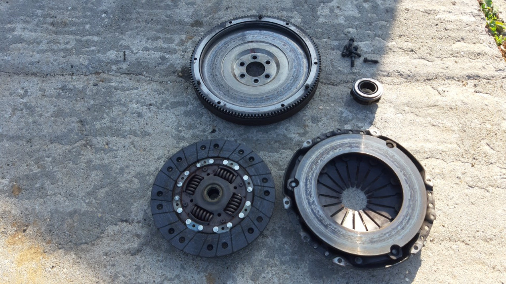 Kit ambreiaj cu volanta masa simpla Skoda Octavia 2 / VW Golf 5 1.9 tdi