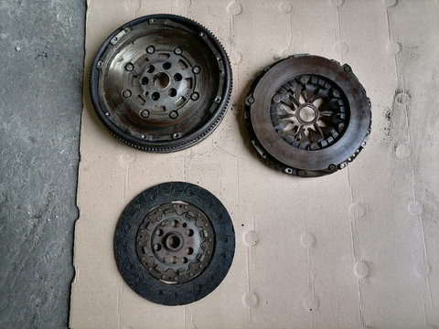 Kit ambreiaj Luk cu masa dubla VW , Skoda 1.9 tdi BXE 5 + 1 trepte 105 CP