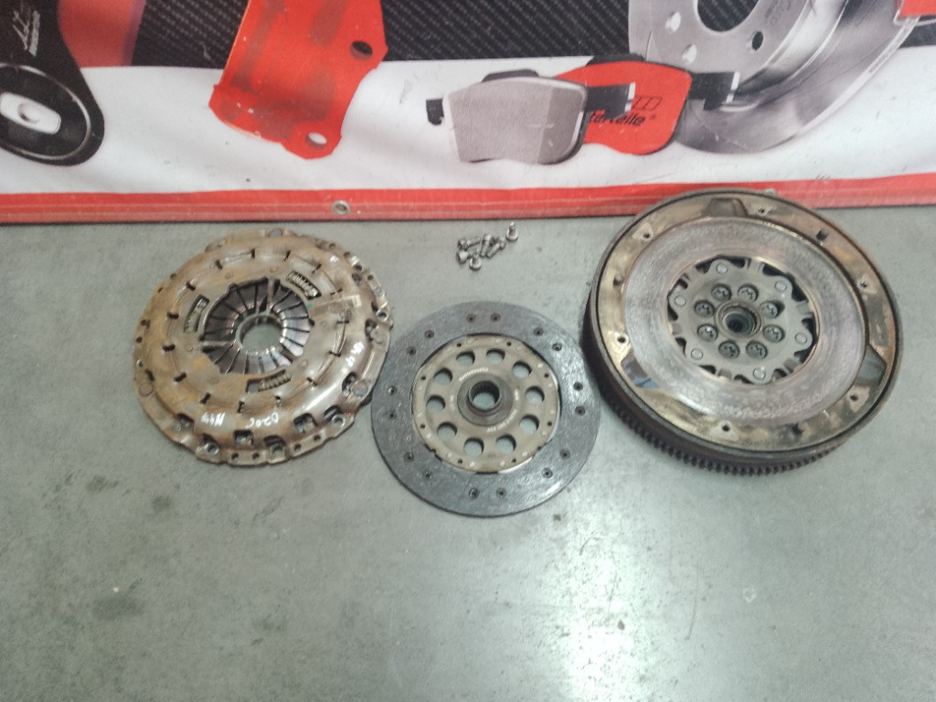 Kit ambreiaj volanta BMW 2.0 d N47 184Cp N47D20C 2008-2014