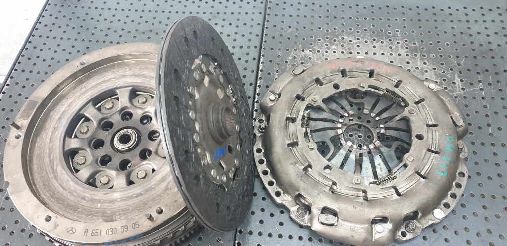 Kit ambreiaj volanta masa dubla 651950 mercedes vito w447 2.2cdi euro 6 disc 8,7 mm a6510305905
