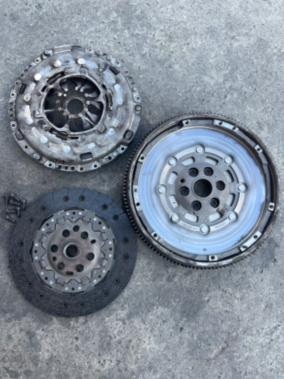 Kit Ambreiaj Volanta Placa LUK Vw Volkswagen T5 Transporter Motor 1.9 cod AXC 5 trepte Cutie Viteze manuala