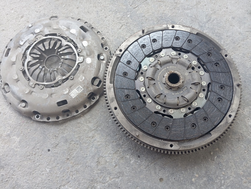 Kit ambreiaj / Volanta VW Passat B8, Golf 7 / Audi