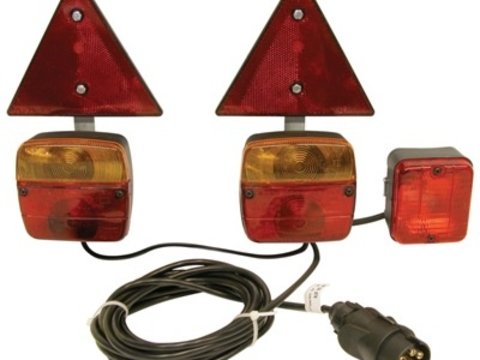 Kit magnetic remorca auto Carpoint cu lampi , cablu de 4,5m, fisa remorca , triunghi reflectorizante si lampa ceata