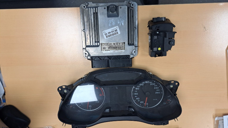 Kit pornire Audi A4 B8 2.0 tdi cod 03L906022MR 8K0909131 8K0920930C