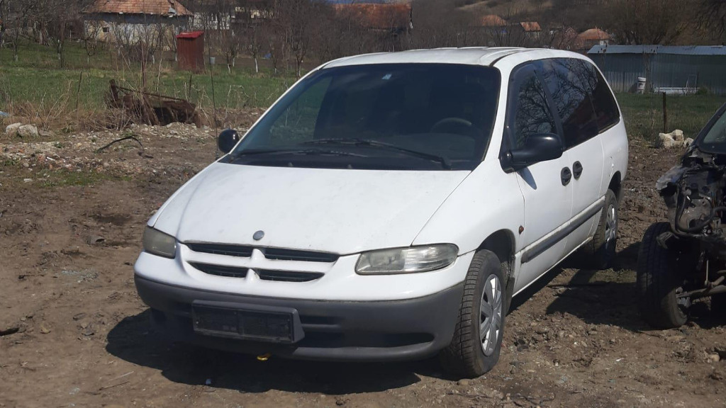 Lamar Auto dezmembrez Chrysler Grand Voyager 2.5td an 2000 in Cluj