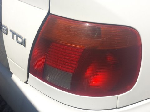 Lampa Audi A4 2000