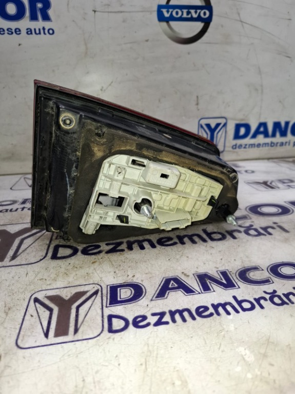 LAMPA CAPOTA DREAPTA VW JETTA IV AN 2011