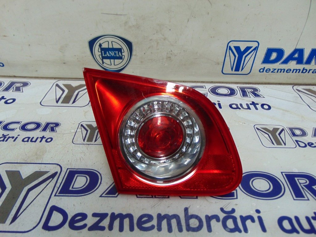 LAMPA CAPOTA STANGA VW PASSAT B6 LIMUZINA AN 2005/2011 COD 3C5945093E
