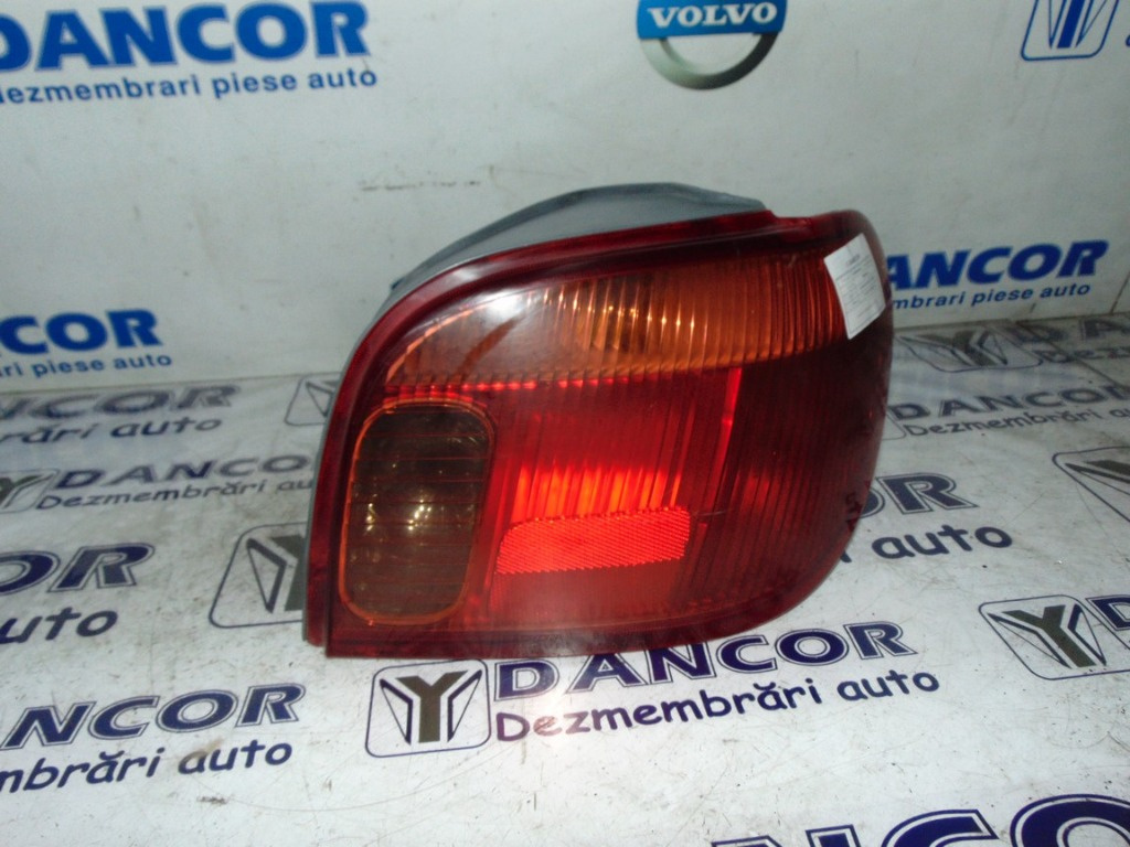 LAMPA DREAPTA SPATE TOYOTA YARIS(P1) Hat