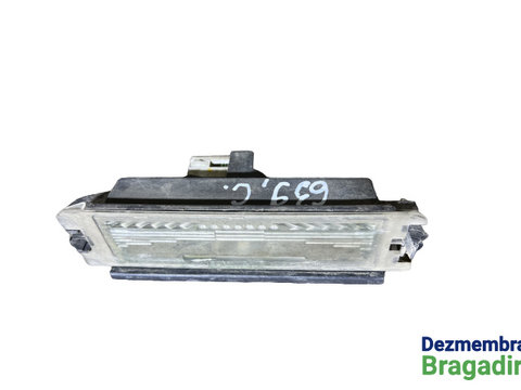 Lampa numar centru Dacia Logan [2004 - 2008] Sedan 1.6 MT (87 hp)