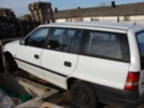 Lampa numar centru Opel Astra F [1991 - 1994] wagon 1.6 MT (75 hp) (51_ 52_) 1.6i