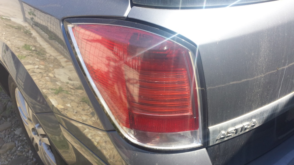 Lampa Opel Astra H Caravan facelift