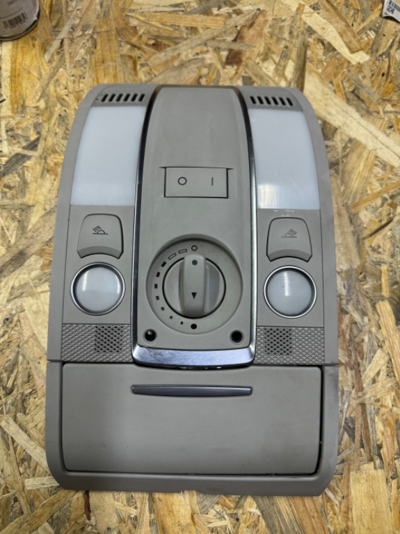 Lampa plafoniera cu trapa Audi A6 C6 4F